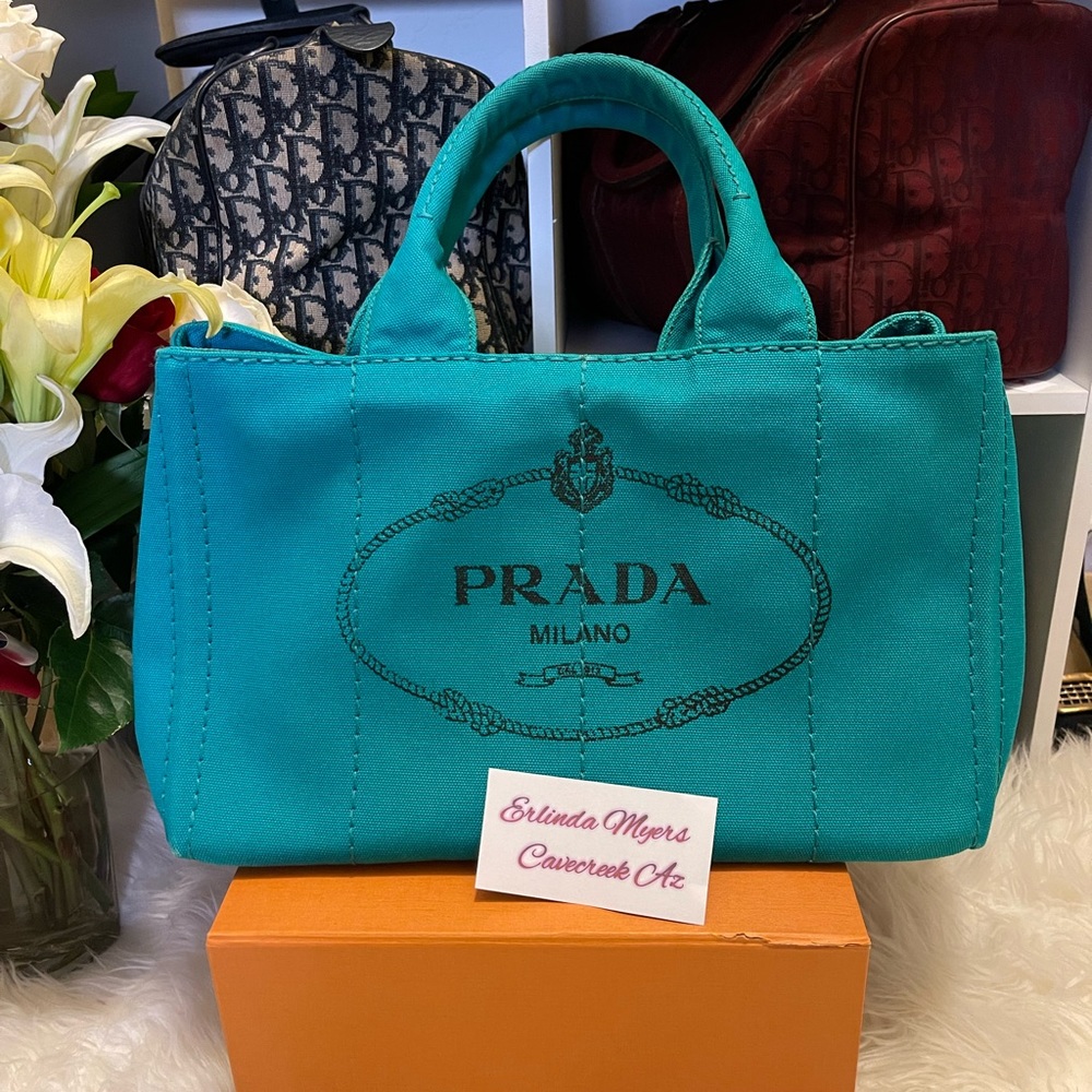 Prada canapa